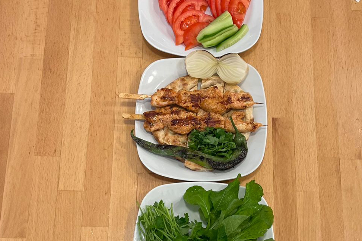 Antalya Mutfağının Vazgeçilmezi: Tavuk Şiş